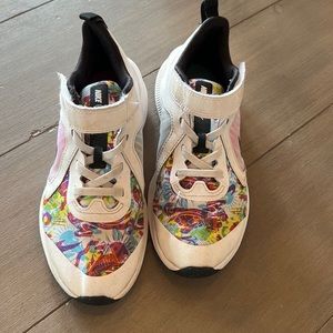 Girls Nike tennis shoes